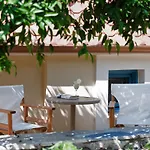 度假居 Amici With Outdoor Jacuzzi Andipáta