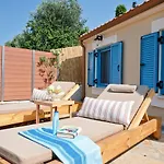 Amici With Outdoor Jacuzzi 度假居 *