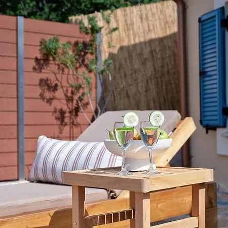 Amici With Outdoor Jacuzzi 度假居 *