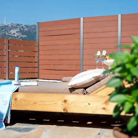 Amici With Outdoor Jacuzzi Дом отдыха Andipata