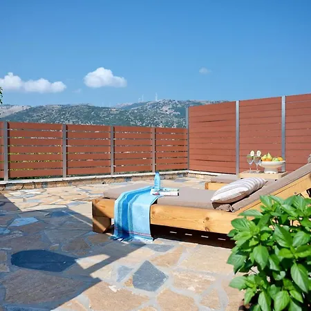 Amici With Outdoor Jacuzzi 度假居