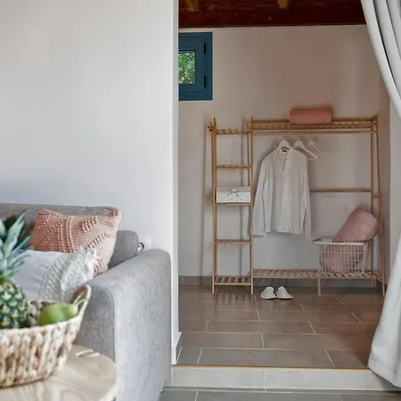 Amici With Outdoor Jacuzzi Andipáta