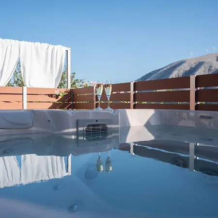 Amici With Outdoor Jacuzzi 別荘 Andipáta