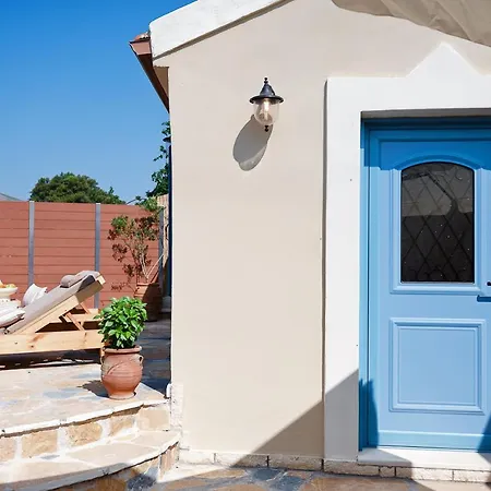 Amici With Outdoor Jacuzzi