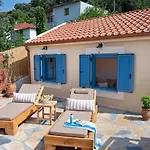 Amici With Outdoor Jacuzzi