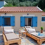 Amici With Outdoor Jacuzzi